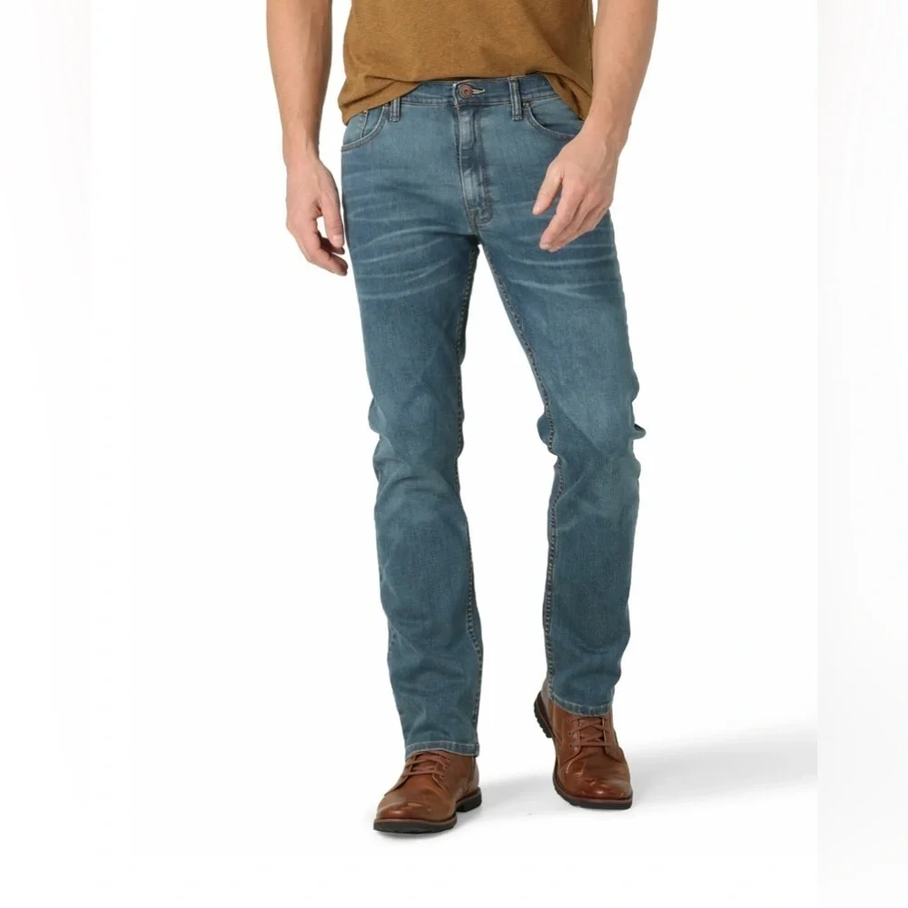 Wrangler Men's Straight  Fit Light Blue Jeans